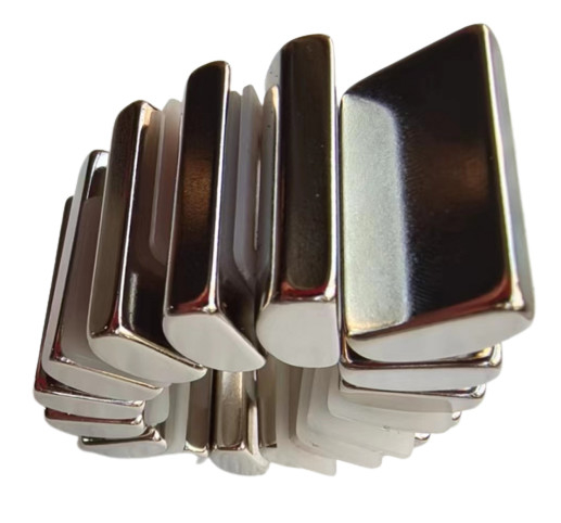 Custom Shaped One Side Flat One Side Curved W15mmxL30mmxH8mm N52 Arc Neodymium Magnets For Electricity Supply
