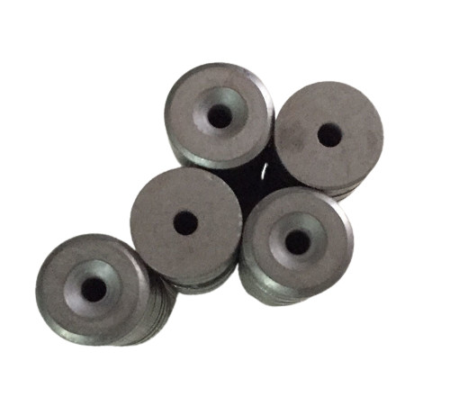 Custom Ferrite Disc Magnets Y30BH Grade D15.2Xd3.2Xd8XH6 With Countersunk Hole